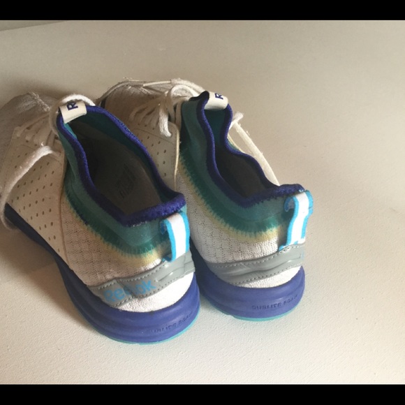 Reebok  White and Blue Lace Up Sneakers,Size 10. - Picture 3 of 10